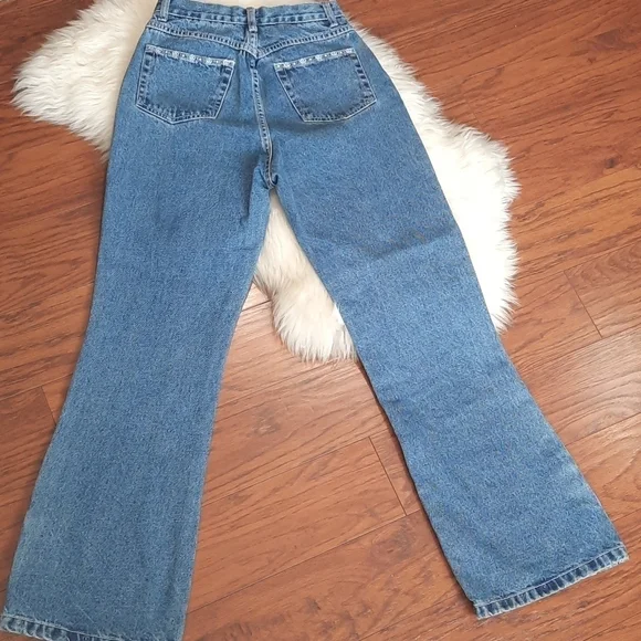 R21 Y2K Highrise Embroidered Button Flare Jeans - Picture 7 of 9